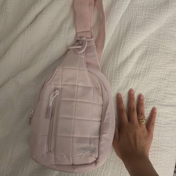 Reebok crossbody bag in berry baby pink - Picture 5 of 5